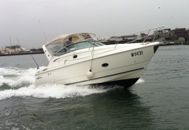 luxury boat hire melbourne